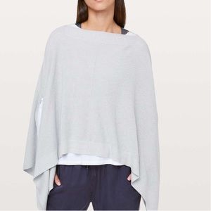 Lululemon Forward Flow Cape Silver Fox / Alpine White